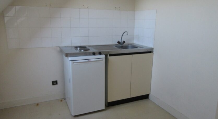 LOCATION-F1-F2-STUDIO-ARCHIVE-VENDOME-IMMOBILIER-SE-LOGER-AIR-B-N-B-CENTRE-VILLE-PLAZA-INDICATEUR-VENDOMOIS (4)