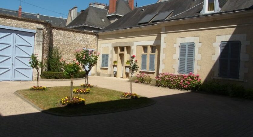 LOCATION-STUDIO-AGENCE-VENDOME-IMMOBILIIER-THILY (1)
